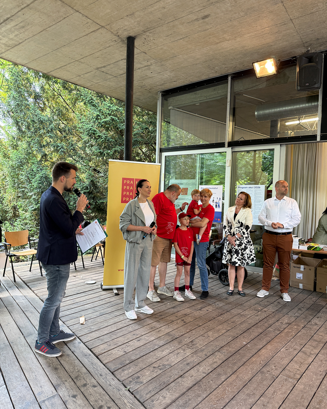 Den pestounu 1 – HEADER
