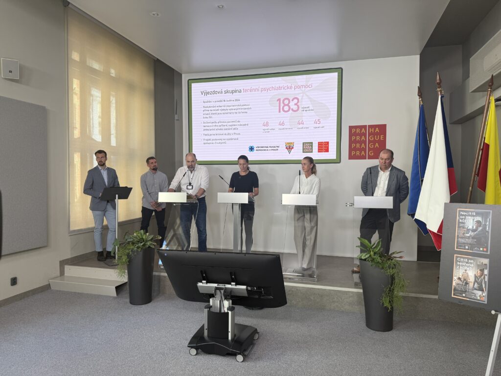 Na tiskové konferenci jsme společně se zástupci Magistrátu hl. m. Praha, Zdravotnické záchranné služby hl. m. Praha a Všeobecné fakultní nemocnice představili novinky v pražském systému péče o duševní zdraví (foto: Zahrada pro duši)